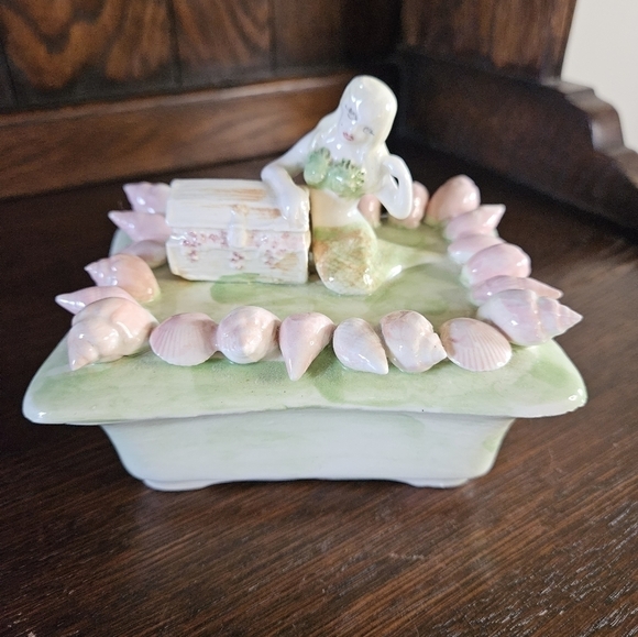 Very unique vintage mermaid and treasure chest trinket box. - Picture 9 of 12